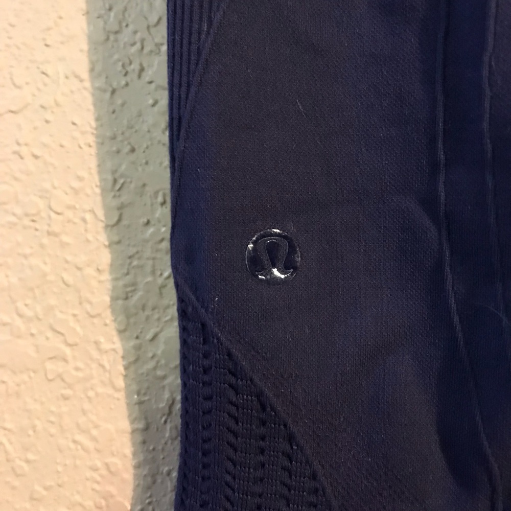 Size 2 lululemon athletica Compression Leggings - Picture 4 of 5